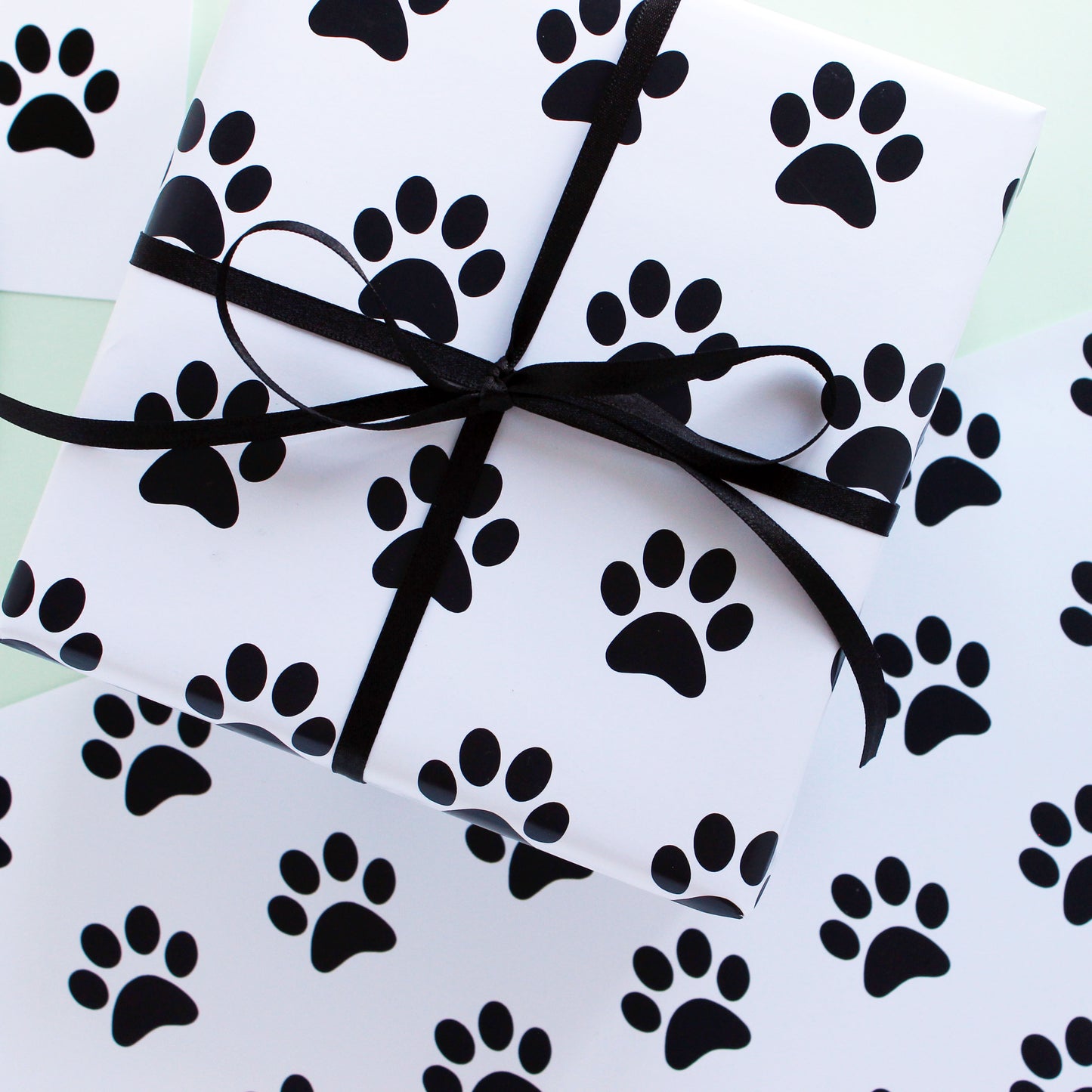 Paw print wrapping paper + gift tag